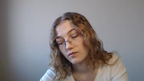 small lily online show from March 4, 2026, 1:17 pm