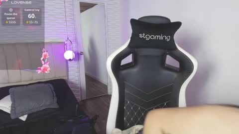 Snapshot of lily_waist chatting on November 3, 2025, 10:49 am lily_waist online show from November 3, 2025, 10:49 am