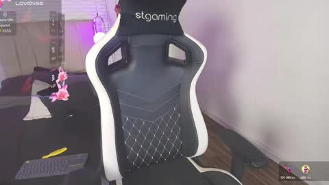 Snapshot of lily_waist chatting on November 10, 2025, 11:09 am lily_waist online show from November 10, 2025, 11:09 am