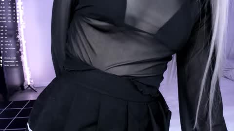 Snapshot of lily_weep chatting on March 5, 2025, 12:11 pm Lily online show from March 5, 2025, 12:11 pm