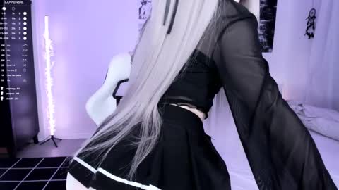 Snapshot of lily_weep chatting on March 10, 2025, 2:50 am Lily online show from March 10, 2025, 2:50 am