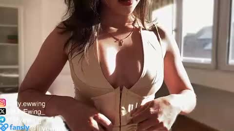 Snapshot of lilyewing_ chatting on June 14, 2026, 4:09 pm Lily online show from June 14, 2026, 4:09 pm