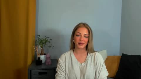 Snapshot of lilylovely26 chatting on February 18, 2025, 9:53 pm Lily online show from February 18, 2025, 9:53 pm