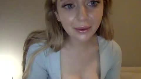 Snapshot of lilymae98 chatting on December 29, 2024, 7:32 pm LilyMae online show from December 29, 2024, 7:32 pm