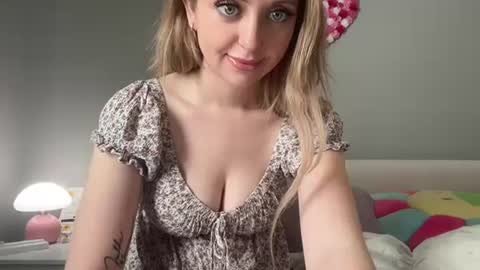 Snapshot of lilymae98 chatting on January 29, 2025, 2:53 pm LilyMae online show from January 29, 2025, 2:53 pm