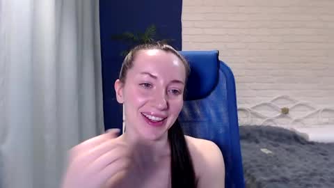 Lily online show from May 4, 2026, 8:21 am