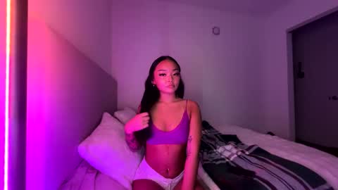 lilypowpow online show from December 3, 2025, 1:24 am
