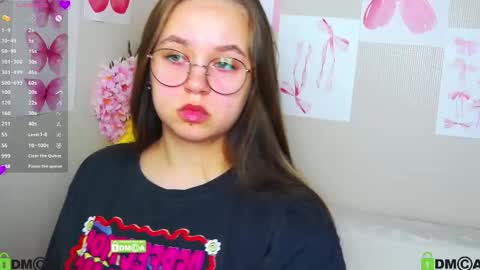 Snapshot of lilysweet13 chatting on September 9, 2025, 7:19 am Lily online show from September 9, 2025, 7:19 am