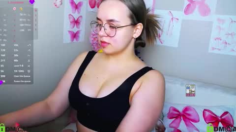 Snapshot of lilysweet13 chatting on September 12, 2025, 8:03 am Lily online show from September 12, 2025, 8:03 am