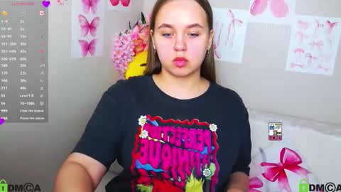 Snapshot of lilysweet13 chatting on September 14, 2025, 8:46 am Lily online show from September 14, 2025, 8:46 am