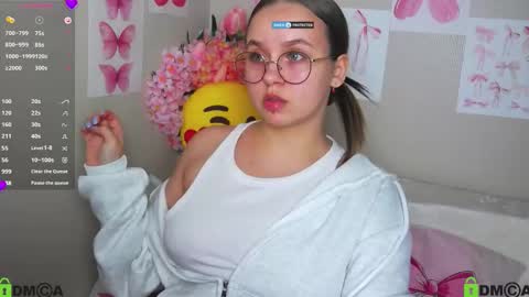 Snapshot of lilysweet13 chatting on October 5, 2025, 1:53 pm Lily online show from October 5, 2025, 1:53 pm