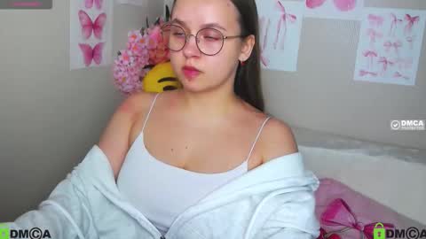 Snapshot of lilysweet13 chatting on October 8, 2025, 12:03 pm Lily online show from October 8, 2025, 12:03 pm