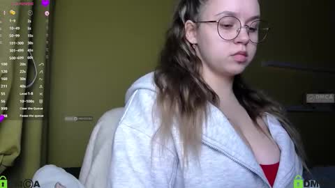 Snapshot of lilysweet13 chatting on October 20, 2025, 12:27 pm Lily online show from October 20, 2025, 12:27 pm