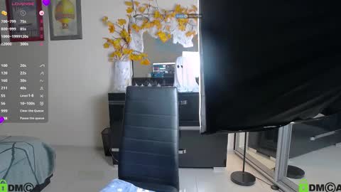 Snapshot of lilysweet13 chatting on October 29, 2025, 11:23 am Lily online show from October 29, 2025, 11:23 am