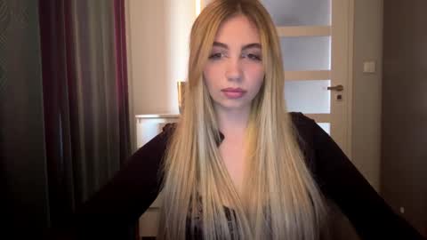 Snapshot of lilysweetgirl chatting on April 27, 2026, 6:06 pm Lily online show from April 27, 2026, 6:06 pm