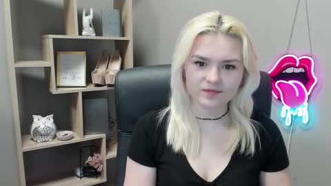 Snapshot of lilysweetxo chatting on February 25, 2026, 2:48 pm Lily online show from February 25, 2026, 2:48 pm