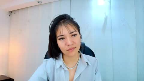  Lina Bedoya  online show from January 16, 2026, 11:47 am