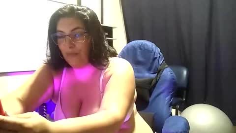Snapshot of lina_maria99 chatting on November 10, 2025, 11:59 pm Lina Mara99 online show from November 10, 2025, 11:59 pm