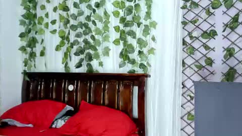 Snapshot of lina_paola chatting on June 11, 2026, 12:32 am paola online show from June 11, 2026, 12:32 am