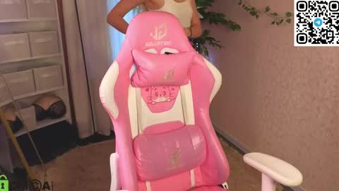 Snapshot of lina_reeds chatting on April 15, 2026, 1:12 am LINA online show from April 15, 2026, 1:12 am