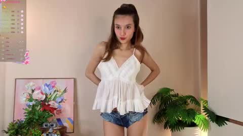 Snapshot of linaage chatting on November 2, 2025, 11:01 am Lina online show from November 2, 2025, 11:01 am