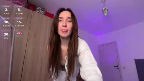 Lina online show from November 5, 2025, 7:36 pm