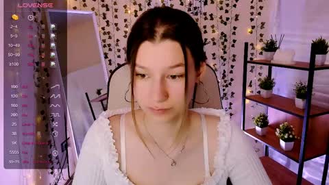 Lina online show from May 19, 2026, 6:42 am