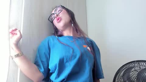 Lina Camsa online show from September 12, 2025, 4:07 pm