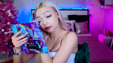 I am Lina online show from January 12, 2026, 6:35 pm