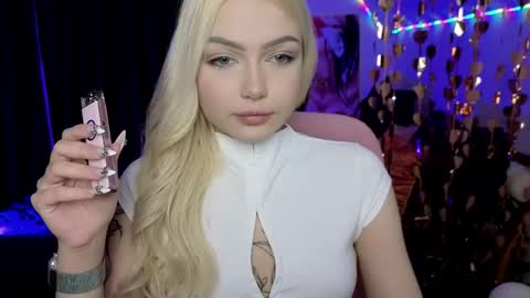 Snapshot of linalirian chatting on April 23, 2026, 10:14 am I am Lina online show from April 23, 2026, 10:14 am