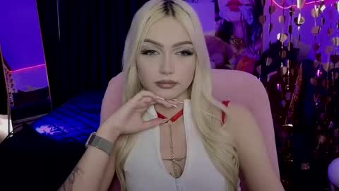Snapshot of linalirian chatting on May 5, 2026, 10:45 am I am Lina online show from May 5, 2026, 10:45 am