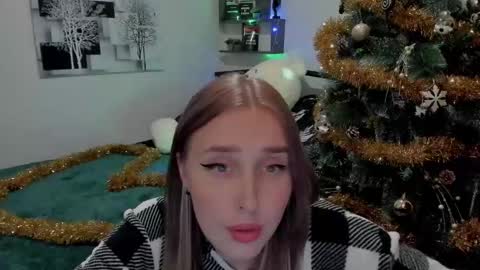 Lina online show from December 20, 2024, 8:12 pm