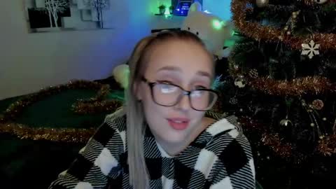 Lina online show from December 23, 2024, 11:17 pm