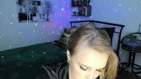 Lina online show from January 22, 2025, 9:32 pm