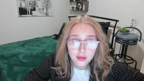 Lina online show from January 24, 2025, 9:05 pm