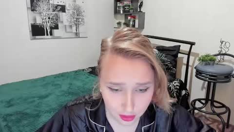 Lina online show from February 1, 2025, 8:37 pm