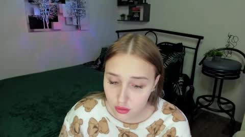 Lina online show from February 28, 2025, 12:43 am