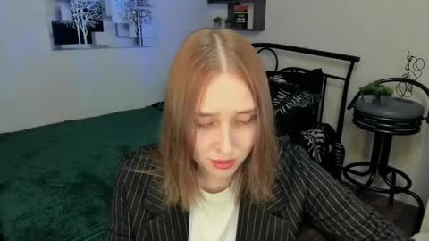 Lina online show from March 5, 2025, 8:53 pm