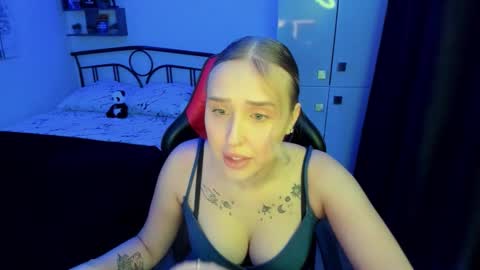 Lina online show from October 17, 2025, 9:50 pm