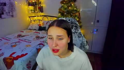 Lina online show from December 17, 2025, 11:11 pm