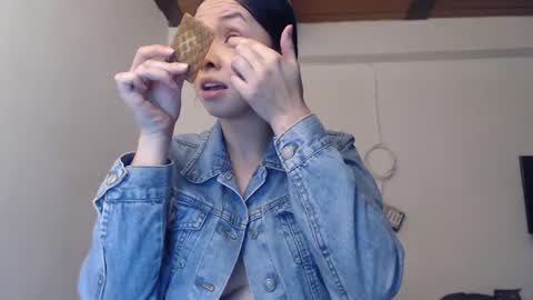 Snapshot of linavillada_ chatting on September 11, 2025, 4:23 am Lina online show from September 11, 2025, 4:23 am