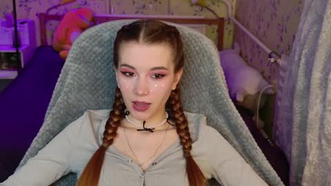 Luna online show from March 27, 2026, 7:02 pm