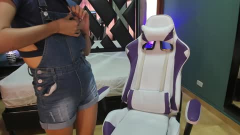 Snapshot of linda4petite chatting on December 27, 2024, 6:10 pm  Linda  online show from December 27, 2024, 6:10 pm