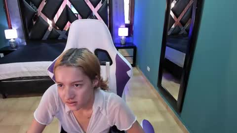 Snapshot of linda4petite chatting on February 22, 2025, 6:41 pm  Linda  online show from February 22, 2025, 6:41 pm