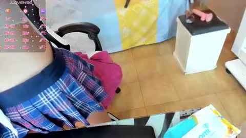 Snapshot of linda4petite chatting on September 30, 2025, 6:57 pm  Linda  online show from September 30, 2025, 6:57 pm
