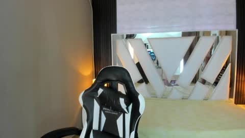  Linda  online show from April 6, 2026, 6:31 pm