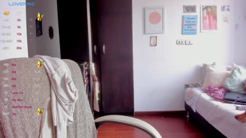 Giggles  online show from January 10, 2025, 2:13 pm