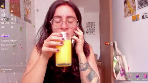 Giggles  online show from October 15, 2025, 2:06 pm