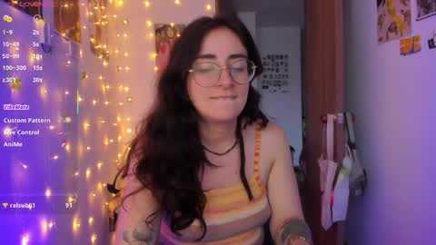 Giggles  online show from November 5, 2025, 10:32 pm