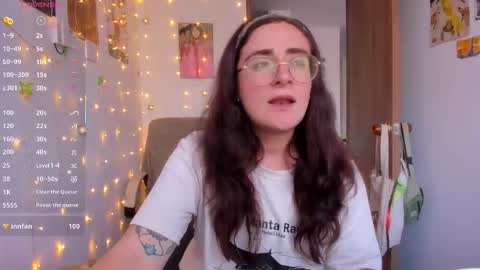 Giggles  online show from November 7, 2025, 9:26 pm